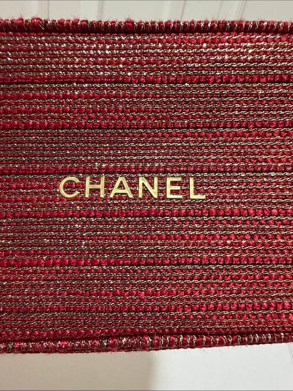 Chanel Holiday 2022 Cosmetic Makeup Bag Pouch Red Gold Tweed - Picture 3 of 7